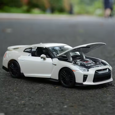 Bburago 1:24 2017 Nissan GT-R Model