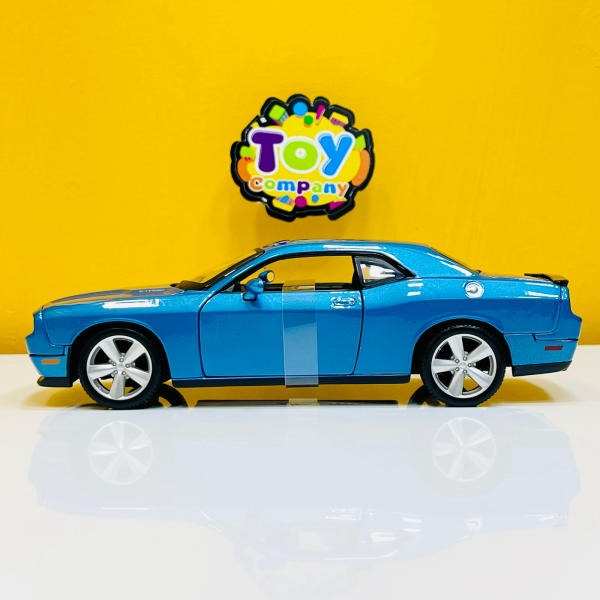 Original Maisto 1:24 2008 Diecast Dodge Challenger