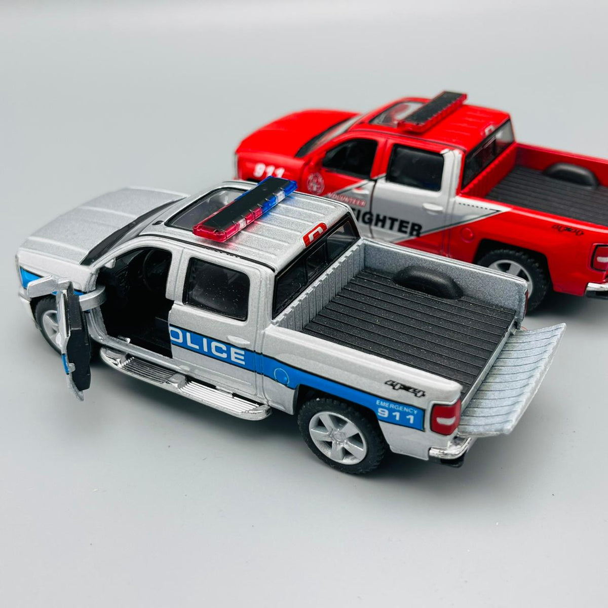 Kinsmart Mtal Body 2014 Chevrolet Silverado (Police/ Fire Fighter)