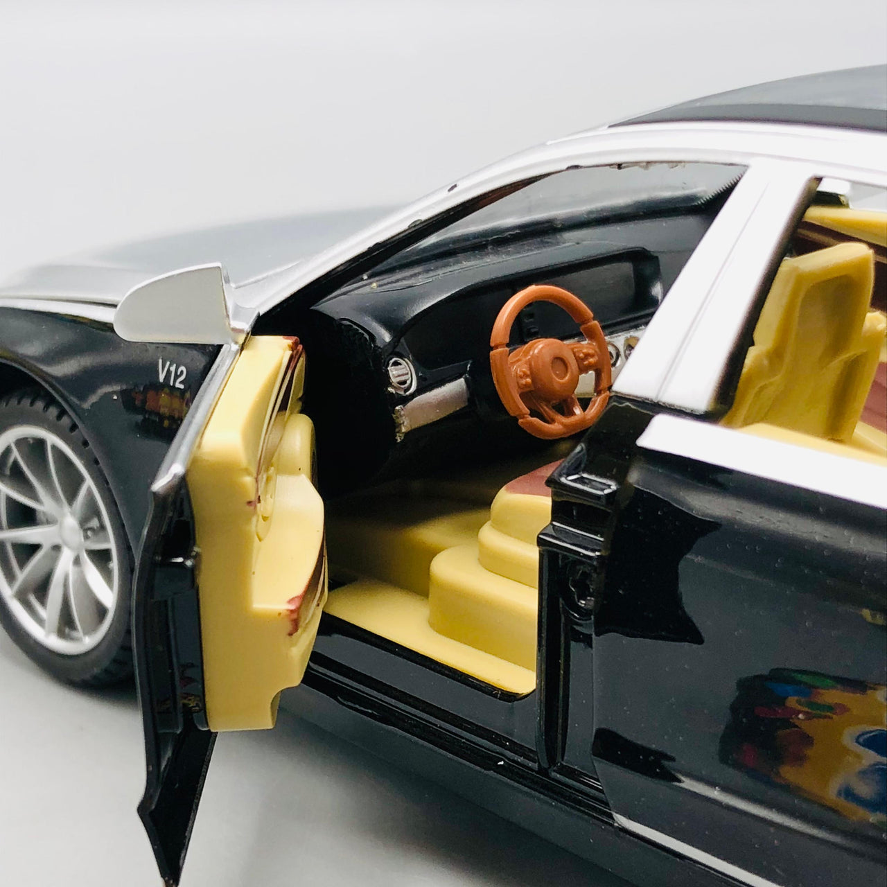 1:22 RC Diecast Mercedes Maybach Model Car With Smoke