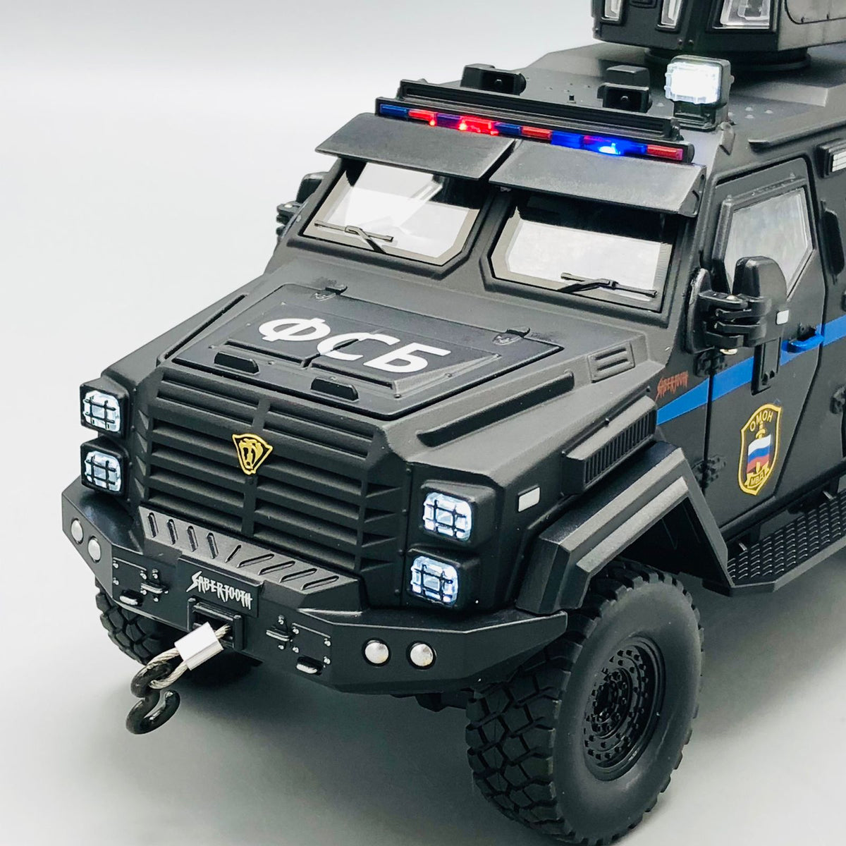 1:24 Diecast Sabertooth Tiger Armor Vehicle