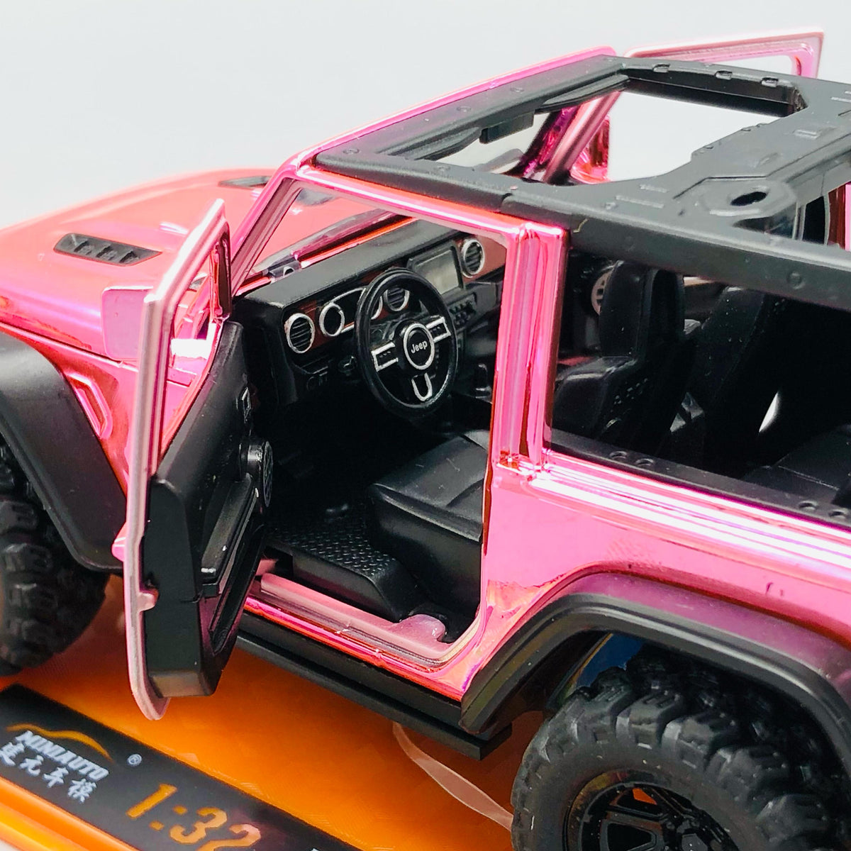 1:32 Diecast Rubicon Jeep With Acrylic Display Box - Metallic Pink