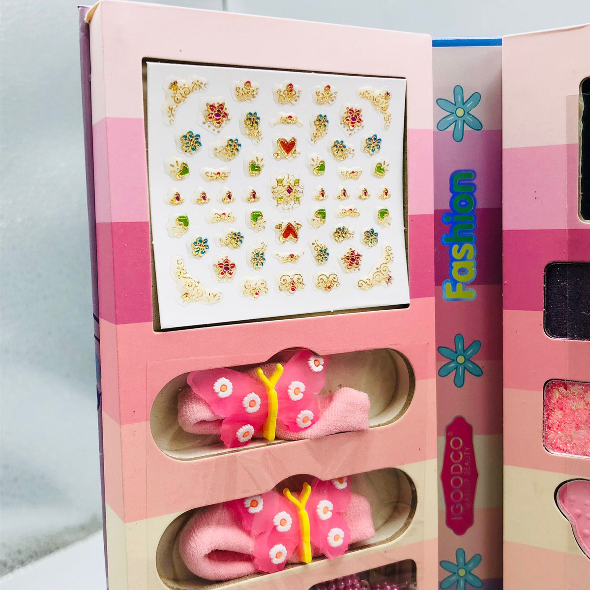 25Pcs Beauty & Fashion Makeup Kit