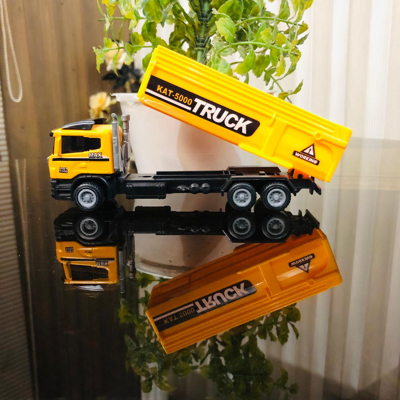 1pc Diecast  Model With Plastic Body
