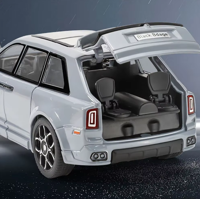 1:32 Diecast Rolls Royce Cullinan Model Car