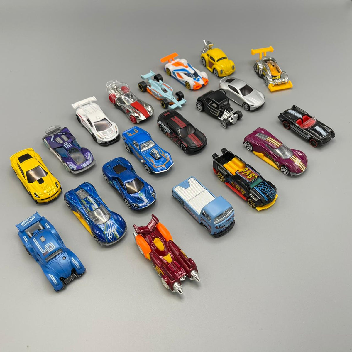 Hot Wheels Set of 20 Vehicles