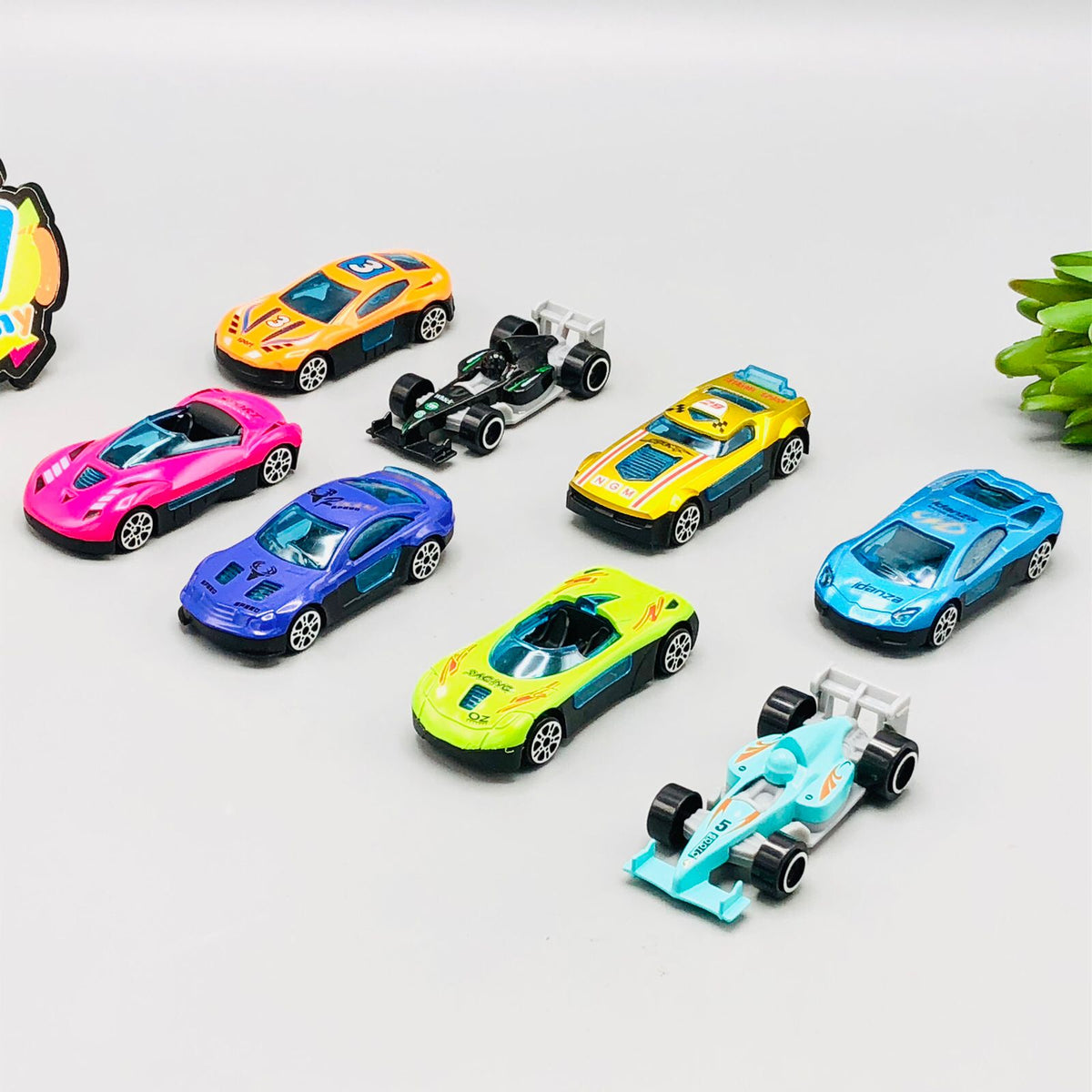 Diecast 8Pcs Traffic Cars With Road Mat & Accessories