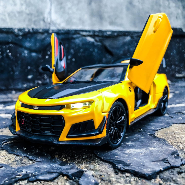 1:24 Diecast Chevrolet Camaro Model Car With Smoke