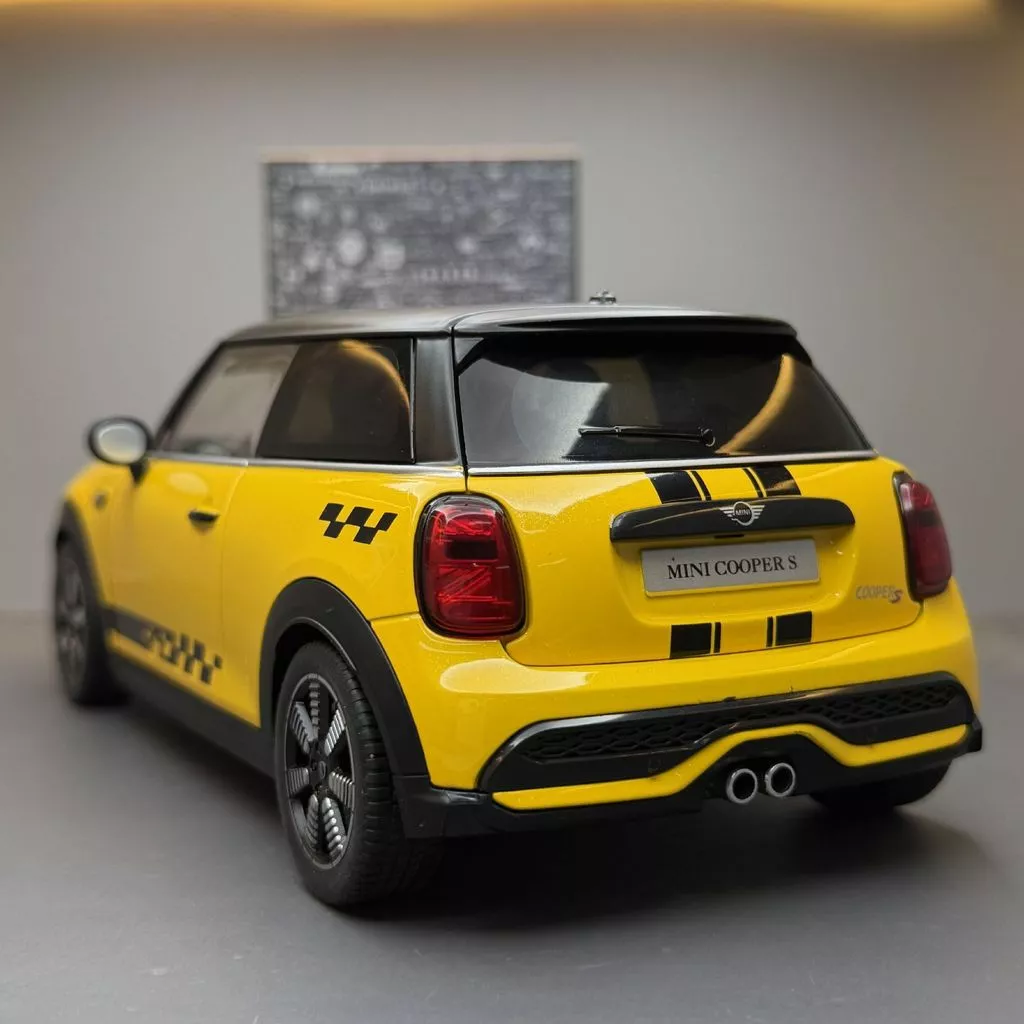 1:18 Diecast BMW Mini Cooper S Official Model