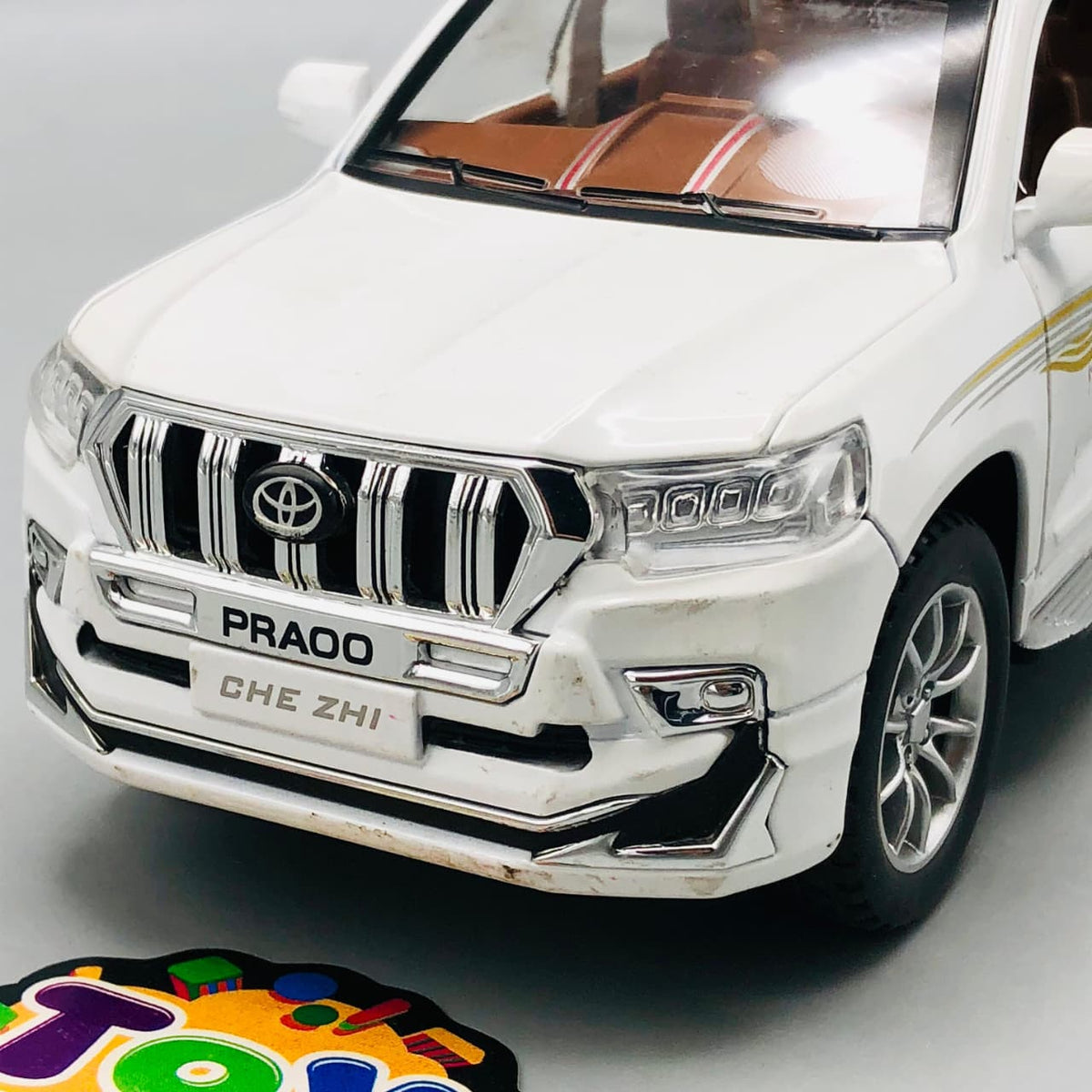 1:24 Diecast Land Cruiser Prado Model Car - Minor Fault