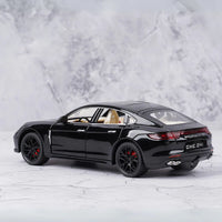 1:24 Diecast Porsche Panamera Model Car With Smoke