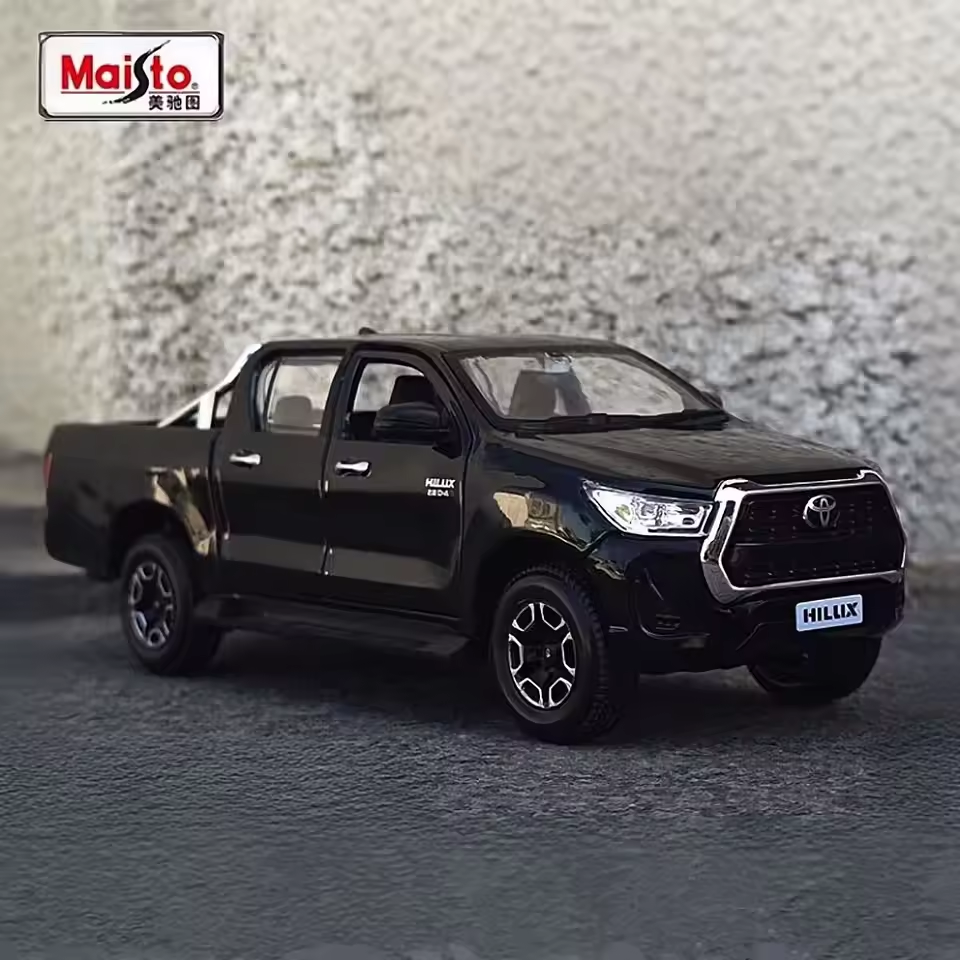 1:27 Maisto Diecast Toyota Hilux Model - Black