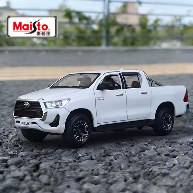 1:27 Maisto Diecast Toyota Hilux Model - White