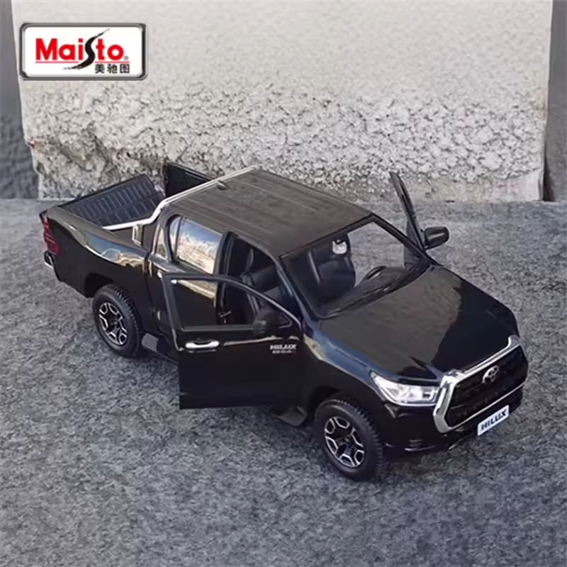 1:27 Maisto Diecast Toyota Hilux Model - Black