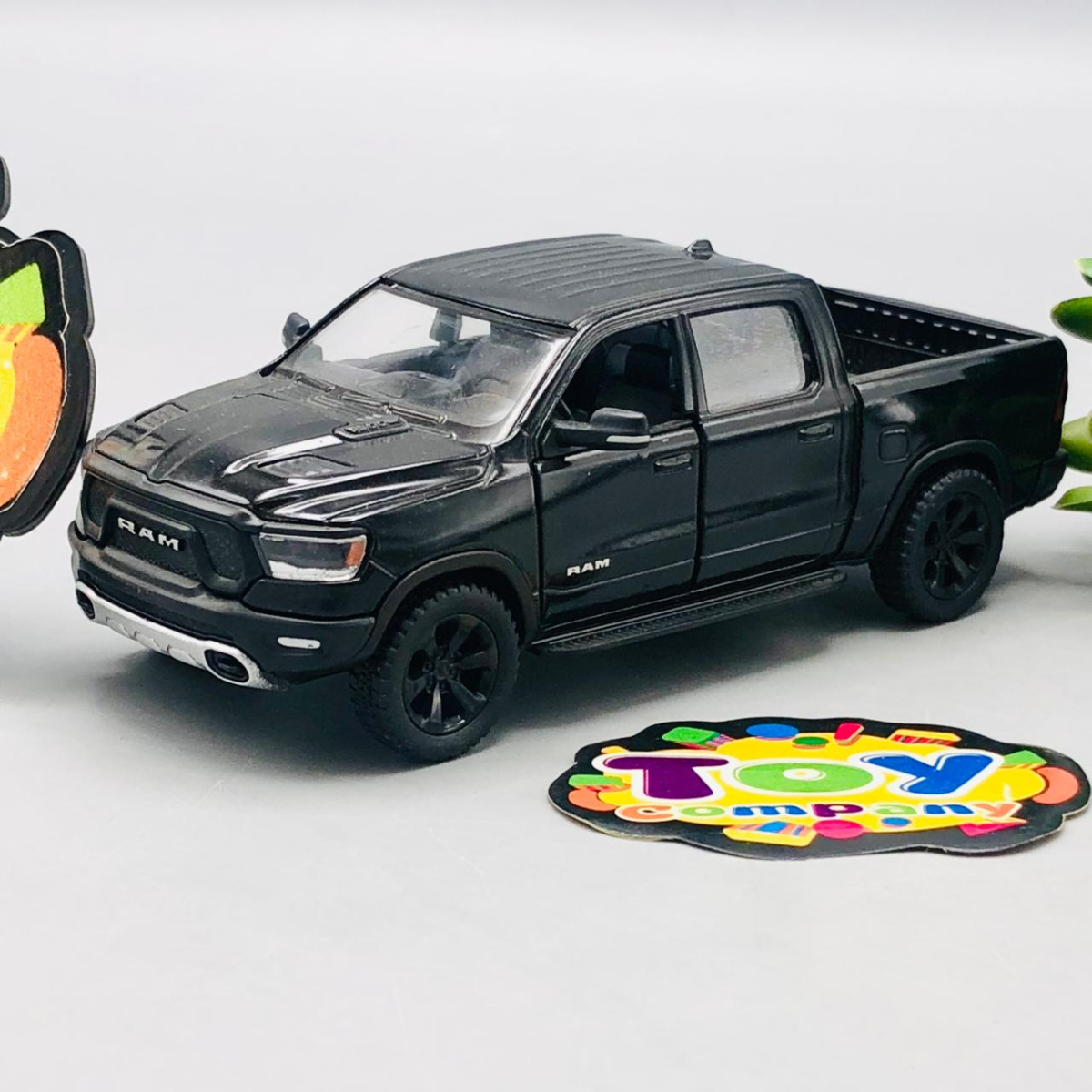 1:36 Kinsmart 2019 Ram 1500 Model Car