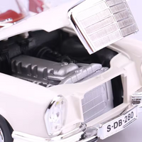 Maisto 1:18 1967 Mercedes Benz 280SE Model