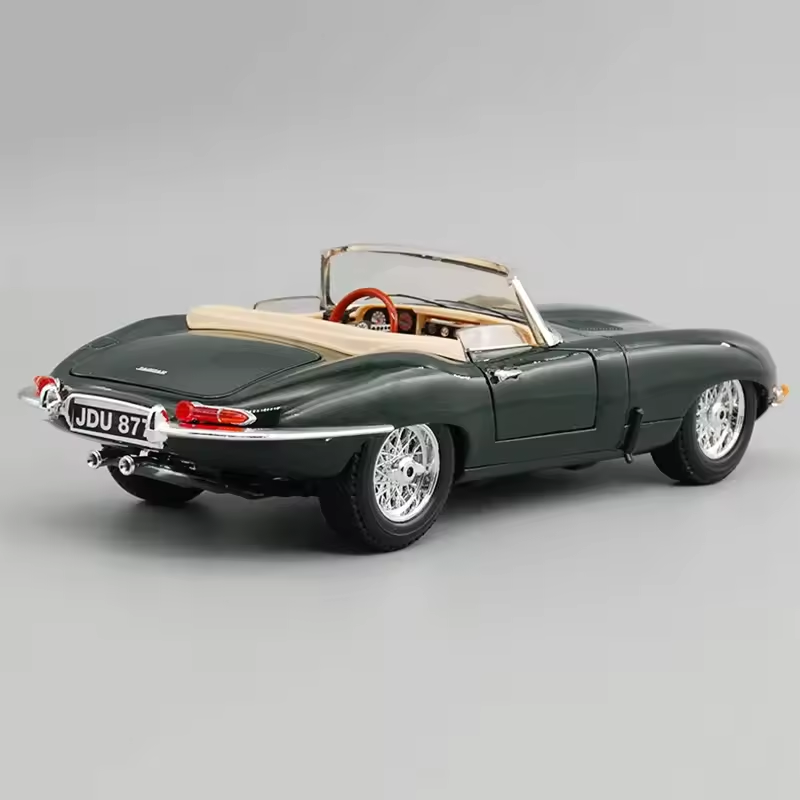 Bburago 1:18 Jaguar E-type Cabriolet Model