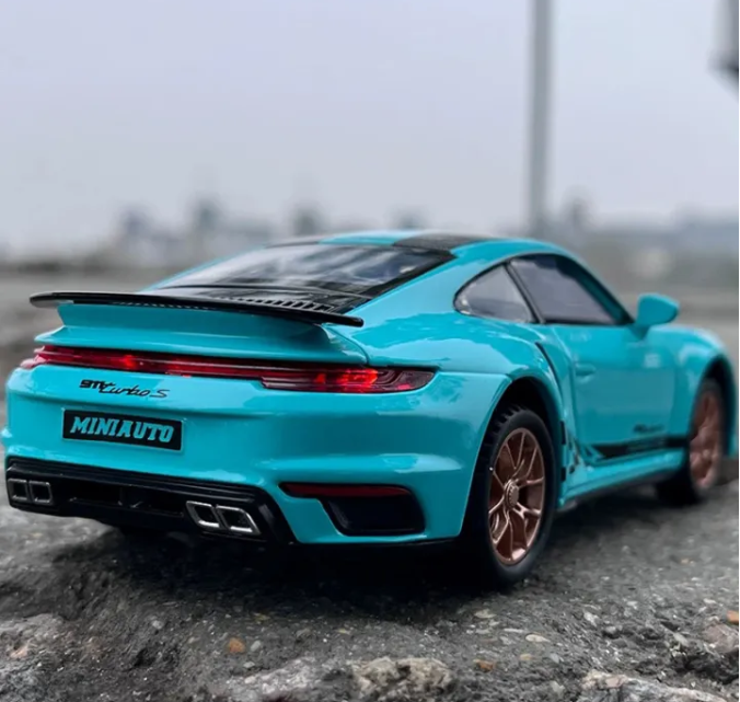 1:32 Diecast Porsche 911 Model With Acrylic Display Box - Aqua Blue