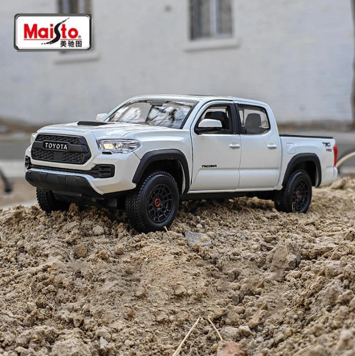 Maisto 1:27 Toyota Tacoma TRD PRO Model - White