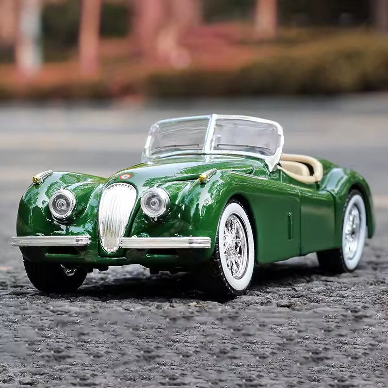 Bburago 1:24 Jaguar XK 120 Roadster 1951 Model - Green