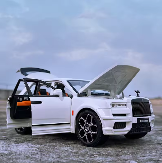 1:24 Diecast Rolls Royce Cullinan Model