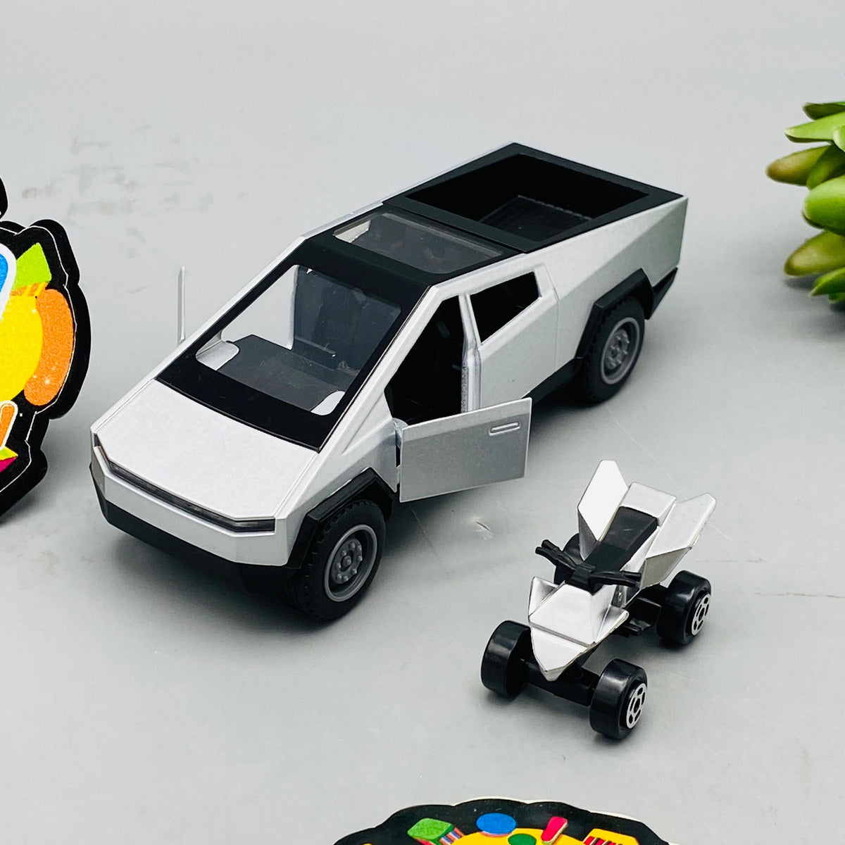 1:43 Mini Diecast Tesla Cyber Truck With Trailer 