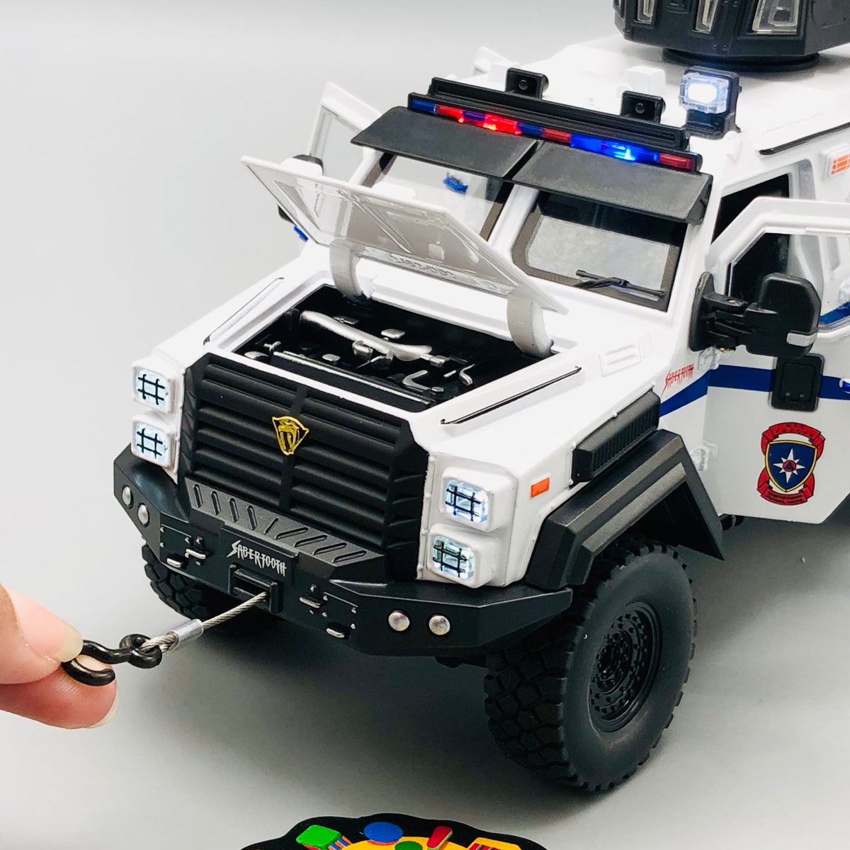 1:24 Diecast Sabertooth Tiger Armor Vehicle