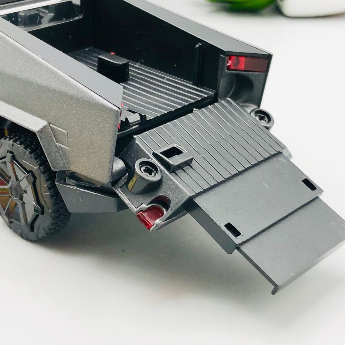 1:32 Diecast Tesla Cyber Truck With Trailer