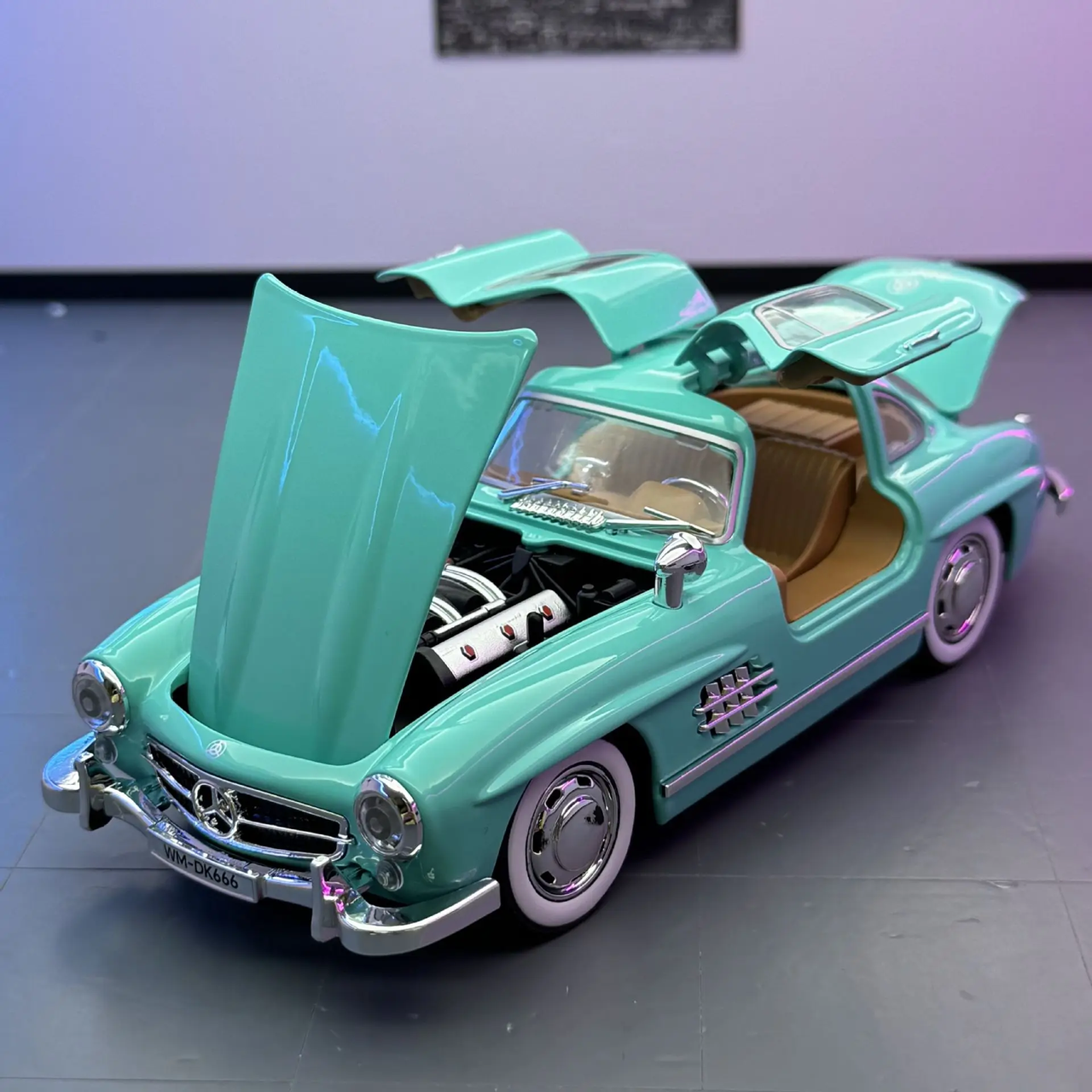1:22 Diecast Mercedes Benz 300Sl Model