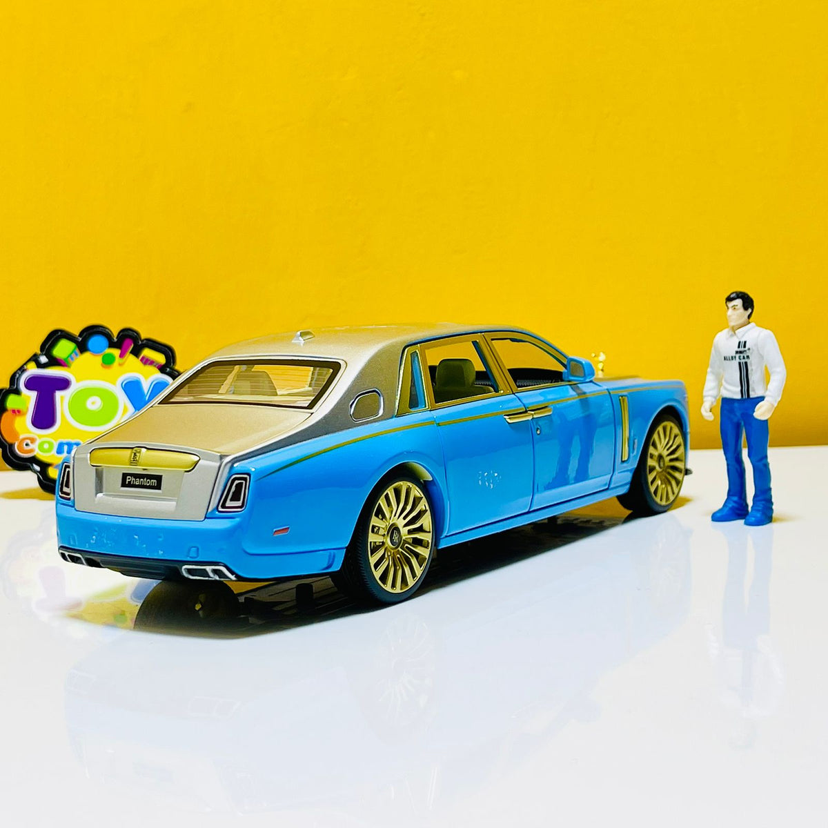 1:24 Diecast Rolls Royce Phantom with Miniature