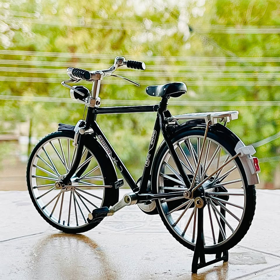 1:10 Scale Classic Diecast Bicycle (Toy)