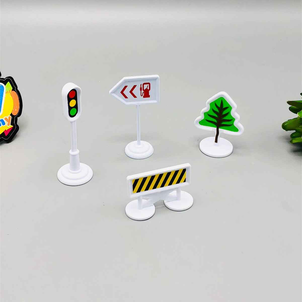 Diecast 8Pcs Traffic Cars With Road Mat & Accessories