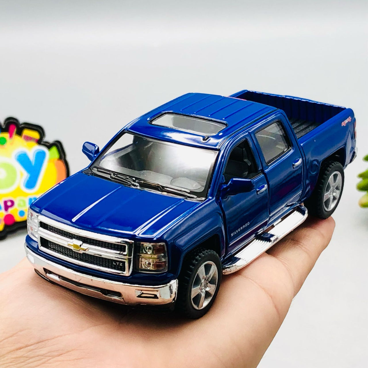 1:46 Kinsmart 2014 Chevrolet Silverado Model