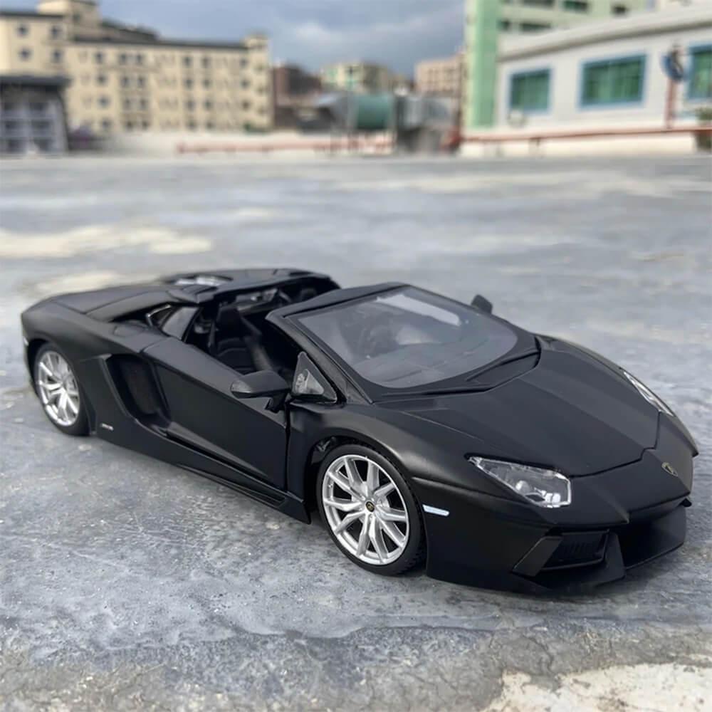 Maisto 1:24 Aventador Roadster Model