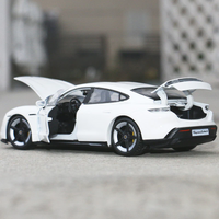 Bburago 1:24 Porsche Taycan Turbo S Model