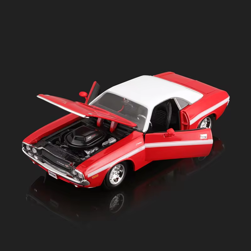 Maisto 1:24 1970 Dodge Challanger R/T Coup Model