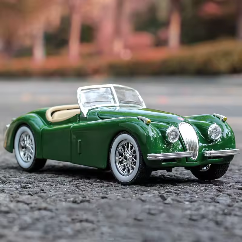 Bburago 1:24 Jaguar XK 120 Roadster 1951 Model - Green