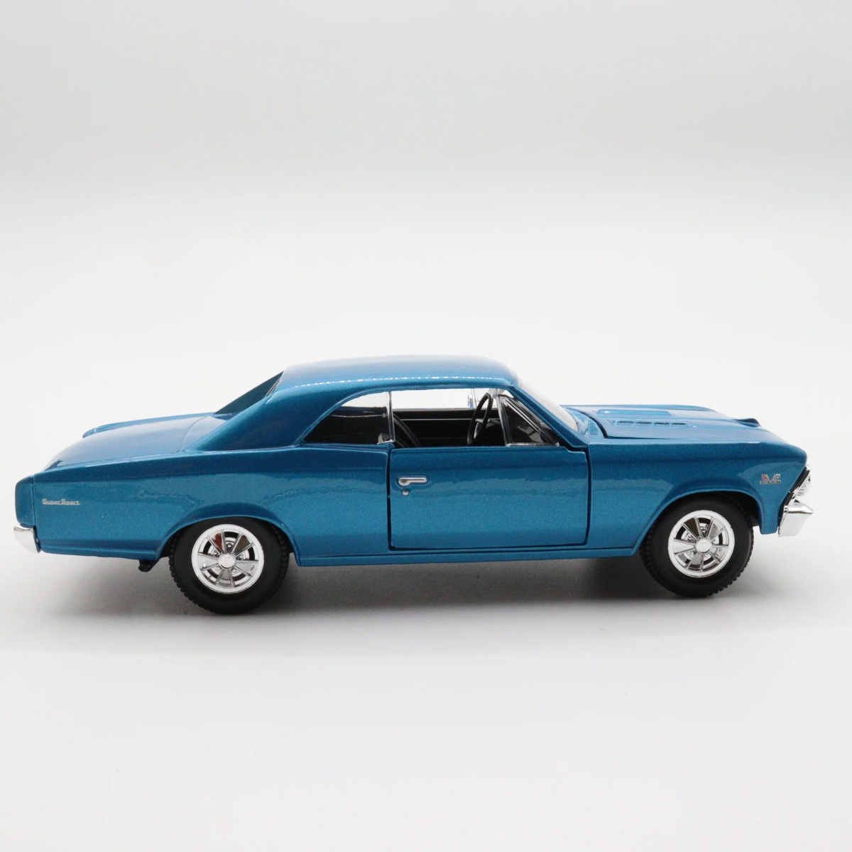 Maisto 1:24 1966 Chevrolet Chevelle SS 396 Model