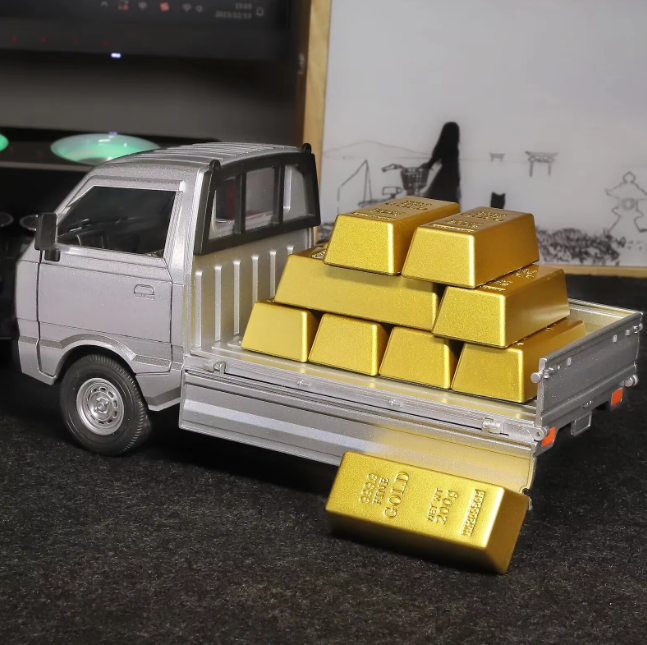 1:24 Diecast Suzuki Pickup Model Truck With Gold Bricks
