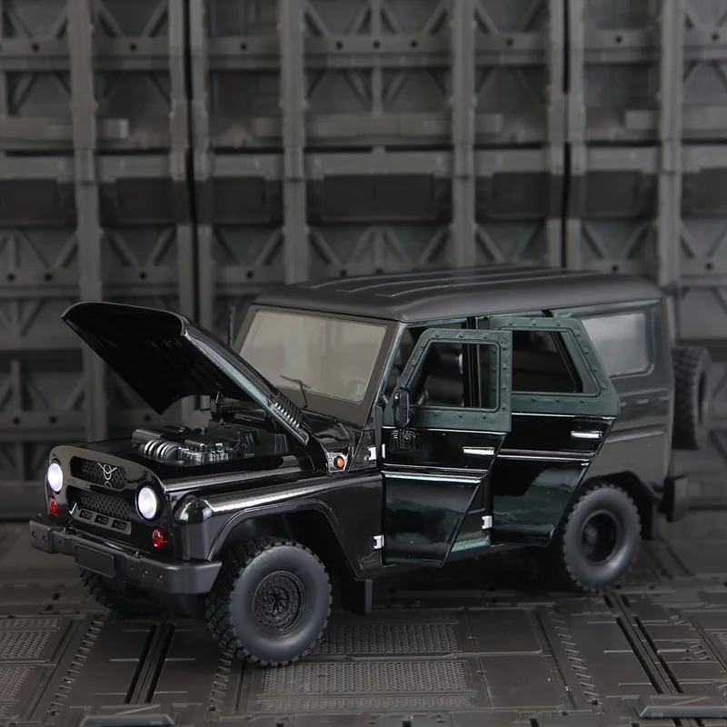 1:18 Diecast Russia UAZ Hunter SUV Model
