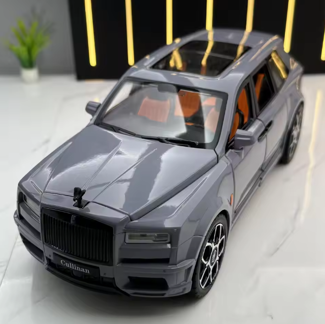 1:24 Diecast Rolls Royce Cullinan Model