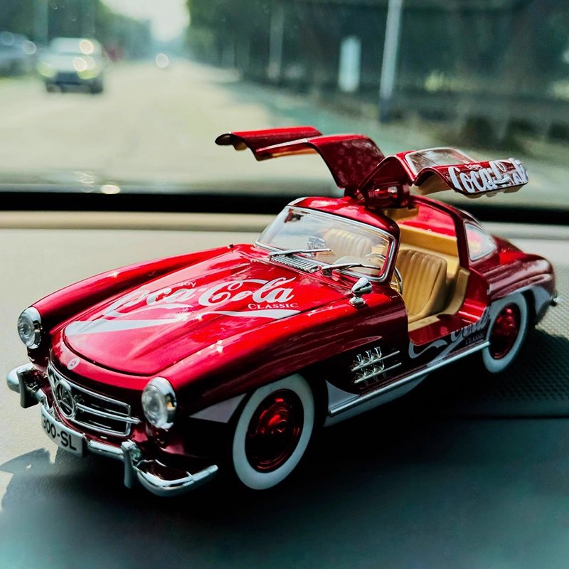 1:24 Diecast Benz 300SL Coca-Cola Edition Model With Acrylic Box