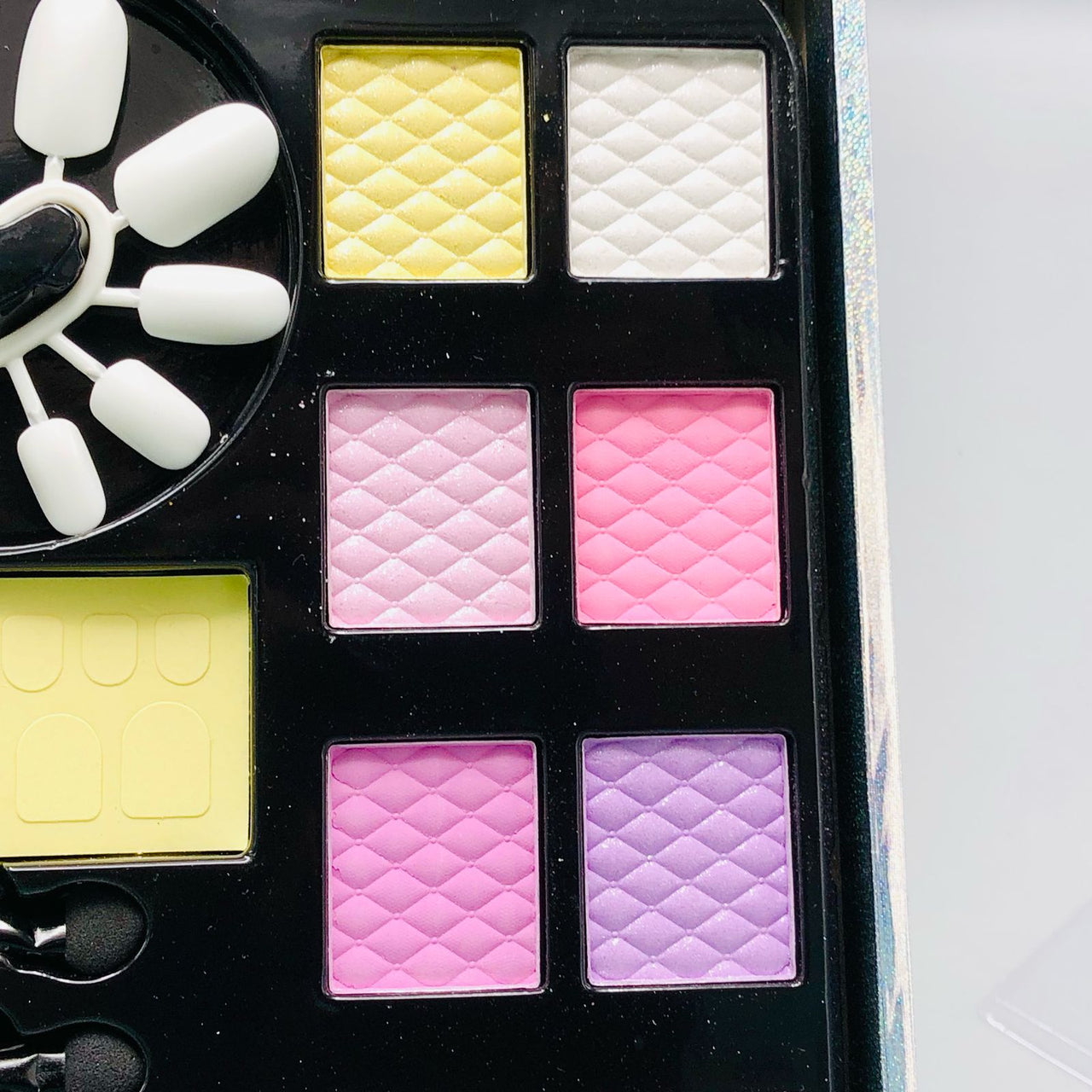 22Pcs Realistic Glorious Cosmetic Briefcase