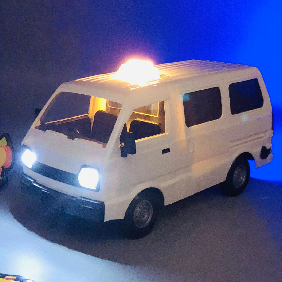 1:16 RC Taxi Van With Spray & Light