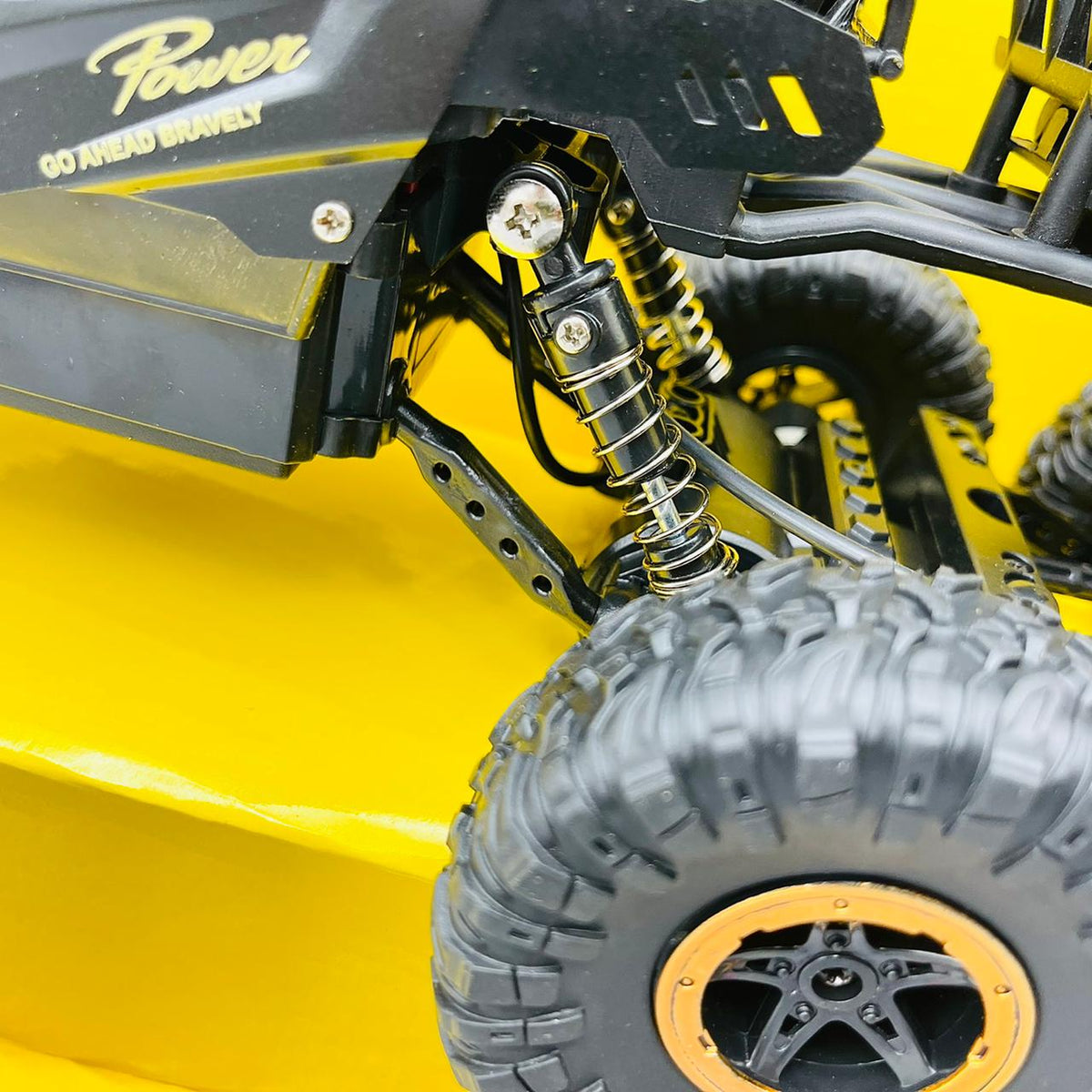 2.4 GHZ RC Metal Body Rock Crawler - 1:10 Scale