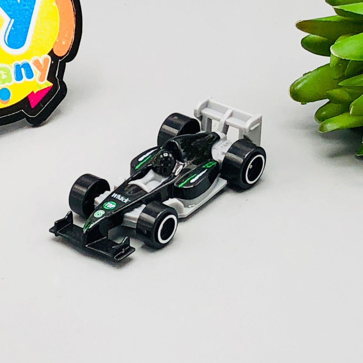 Diecast 8Pcs Traffic Cars With Road Mat & Accessories