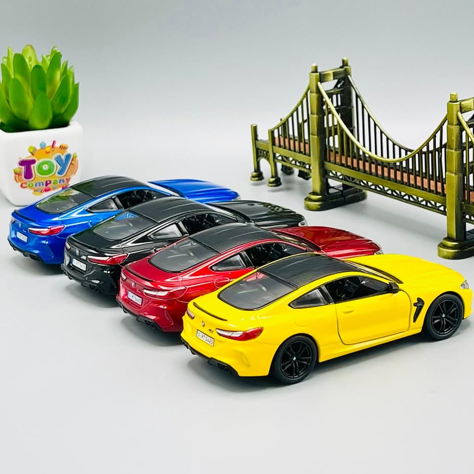 Kinsmart Metal Body BMW M8 Competition Coupe
