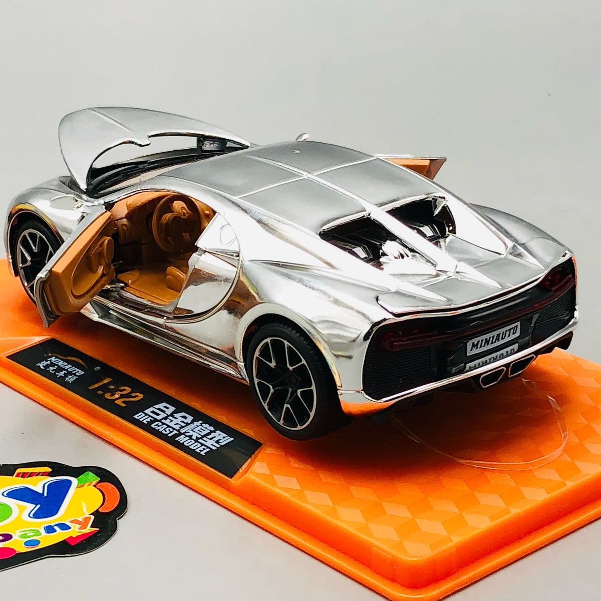 1:32 Diecast Bugatti Chiron With Acrylic Display Box - Glossy Silver