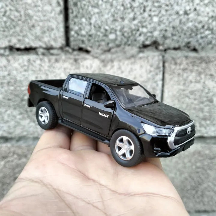 1:32 Diecast Toyota Hilux Revo/Rocco