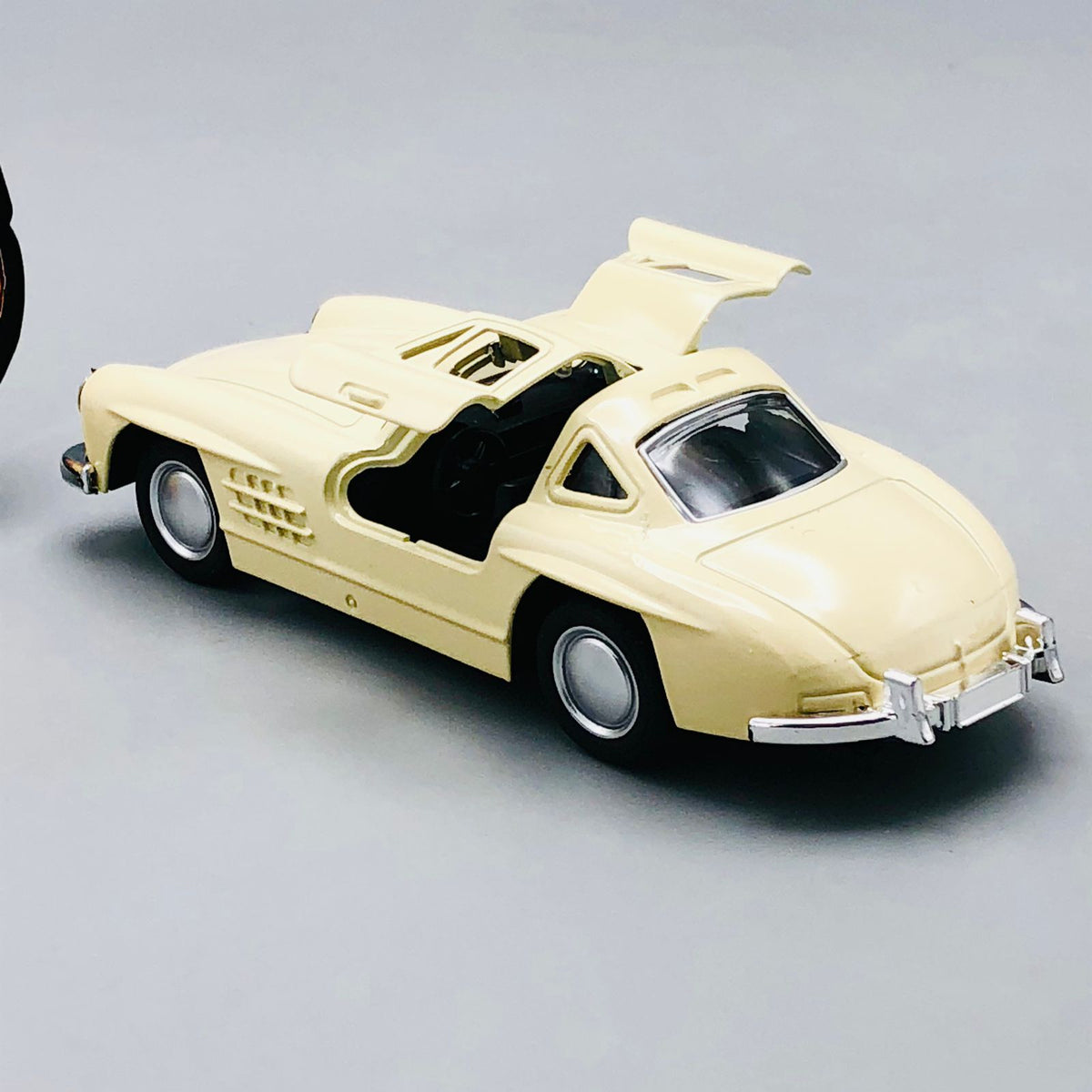 1:32 Diecast Mercedes Benz Luxury Model Car